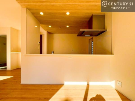 ���r���O ���r���O�S�̂����n����ΖʃL�b�`���Ȃ̂ŁA���q�l�̗l�q�������Ȃ����Ƃ��ł���q��Ă����₷�����S�ȊԎ�ł��I