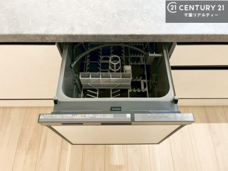 �L�b�`�� �H��@�t���̃L�b�`���ł��I�Z���������r��h�~�Ƃ��đ�ϊ��􂷂�֗��Ȏd�l�ł��I�r���g�C���Ȃ̂ŃL�b�`���̏ꏊ����炸�����X�y�[�X���L���g�����Ƃ��o���܂��I