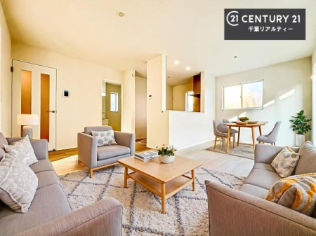 ���r���O �Ƌ��CG�p�[�X�ł��B��؂ȉƑ����W�܂邩�炱��LDK�ɂ͂�����肽���B
�q�����������C�ɏ΂��Ȃ��瑖�����Ă���p�����������u�L���Ƃɂ��ėǂ������v�Ǝv���u�Ԃł��B