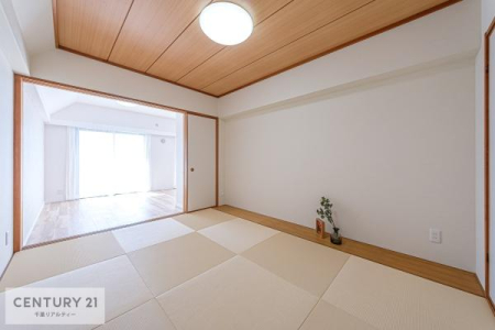 �a�� ���r���O�ɗאڂ������邢�������a���́A�^�^�~�̍���ɖ������C�����̂�����Ԃł��B
�����Q����Ǝ��X�y�[�X�ȂǁA�p�r���ʂɗ��p�ł��܂��B