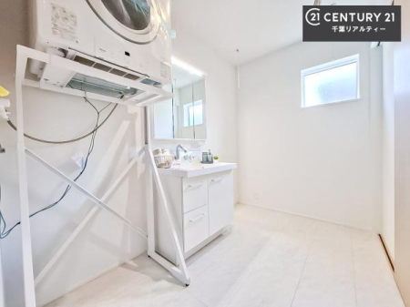 ���ʑ�E���ʏ� �O�ʋ��d�l�̐��ʏ��́A�g�����Ȃ݂����₷������I���͎��[�ɂȂ��Ă��܂��B�h���C���[�₨���ϓ����Еt������̂Ő��ʑ������X�b�L���ƌ����邱�Ƃ��o���܂��I