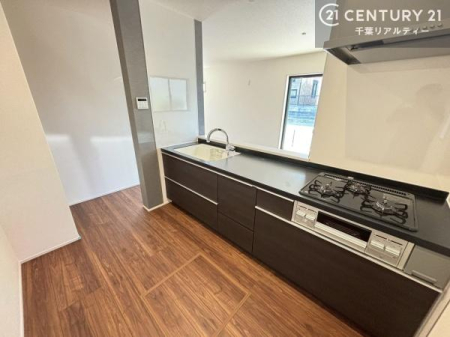 �L�b�`�� �V�����ŃX�^�C���b�V���ȃf�U�C���̃L�b�`���B�^�b�`���X����������A�q���I�����K�ɂ��g������������@�\�������͂ł��B