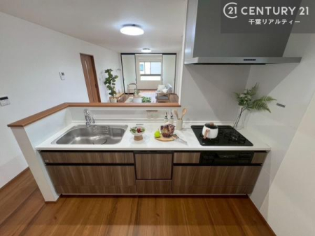 �L�b�`�� ��l�C�̑Ζʎ��V�X�e���L�b�`�����̗p���Ă��܂��I���Ƒ��̃R�~���j�P�[�V���������R�Ƒ�����݌v�ł��B
���q�l�ɂ��ڂ��͂��̂Ŋ������ł��ˁB���[�͂�����܂��I