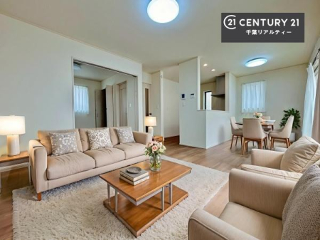 ���r���O �Ƌ��CG�p�[�X�ł��B�J�����̂���L�XLDK�I�\�t�@�[��_�C�j���O�e�[�u����u���Ă������ɂȂ�Ȃ��̂ŉ��K�ɉ߂����܂��I
�R�~���j�P�[�V���������₷�����r���O�ł��I