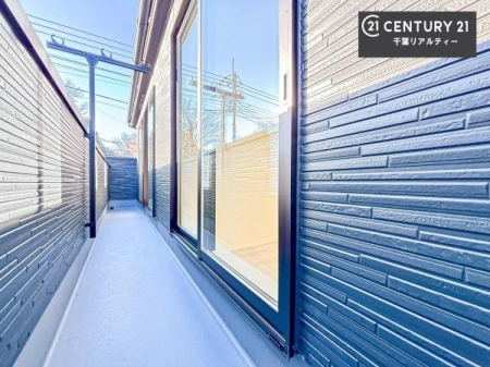 �o���R�j�[ �z�����ӂ�������o���R�j�[�́A�L�X�Ƃ��Ă���A���󕨂������悭���������łȂ��A�A������Ă���A�Ǐ���e�B�[�^�C�����y���ތe���̏�Ƃ��Ă��������߂ł��B