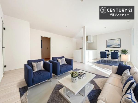 ���r���O �Ƌ��CG�p�[�X�ł��B�S�n�ǂ����r���O�͉Ƒ������R�ƏW�܂�܂��B�Ƒ��c�R�̎��Ԃ����������ł��B���Ƒ��ƁA����w�[���������Ԃ��߂��������ł��ˁB