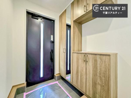 ���� �V���[�Y�{�b�N�X�t���Ȃ̂ŁA���ւ��Еt�����|�������₷���ł��I
�X�b�L���������ւŌ˂��J�����u�ԁA�������̂���S�n������Ԃ��o�}���Ă���܂��B