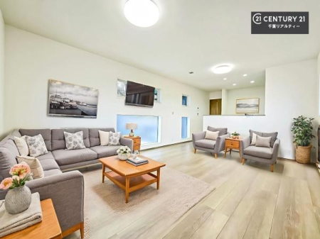 ���r���O �Ƌ��CG�p�[�X�ł��B��؂ȉƑ����W�܂邩�炱��LDK�ɂ͂�����肽���B
���t�H�[���Ő��܂�ς�������@�ŐV���������͂������ł����I