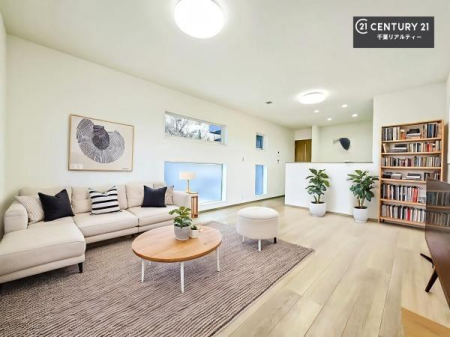 ���r���O �Ƌ��CG�p�[�X�ł��B��؂ȉƑ����W�܂邩�炱��LDK�ɂ͂�����肽���B
���t�H�[���Ő��܂�ς�������@�ŐV���������͂������ł����I