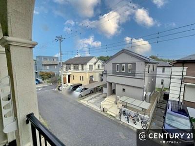 �Z�˂���̒��]�ʐ^ ������������Z��X�A���͂ɂ͍����������Ȃ��A�΂������󂪍L���J����������A
�z�����傫���Ղ��邱�Ƃ�����܂���B�C�����̗ǂ������ʂ蔲����X���݂ł��B