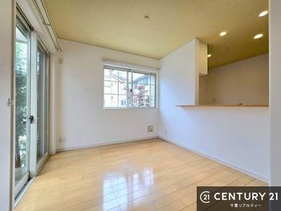 ���r���O �D�����z���܂肪���r���O����ł���ċ��S�n�̗ǂ���Ԃ����o���Ă���܂��I
���났�̎��Ԃ��߂����܂��I