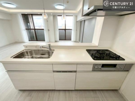 �L�b�`�� ��l�C�̑Ζʎ��V�X�e���L�b�`�����̗p���Ă��܂��I���Ƒ��̃R�~���j�P�[�V���������R�Ƒ�����݌v�ł��B
���q�l�ɂ��ڂ��͂��̂Ŋ������ł��ˁB���[�͂�����܂��I