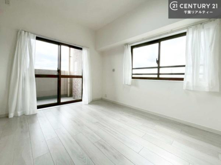 �m�� �o���R�j�[�ɖʂ��Ă���m���ł��B���邭�����肪����A���C����������ł��܂��I���N���āA�O�ɏo�Ĕw�L�т����[�ċz�����ǂ������}������邱�Ƃ��o�������ł��ˁI