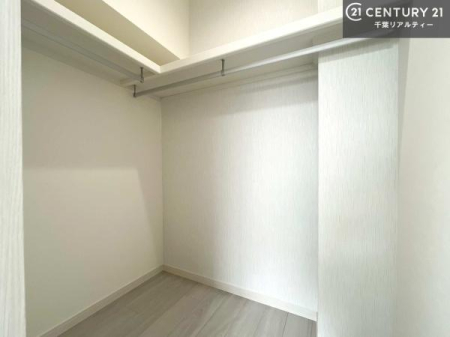 ���[ �E�H�[�N�C���N���[�[�b�g�t���ł��B��������̂��m���Ȃǂ����[���Ă��������ł��ˁI���ɂ���@�������ȂǋG�ߕ��̑傫�ȉƓd�����[�ł��܂��B