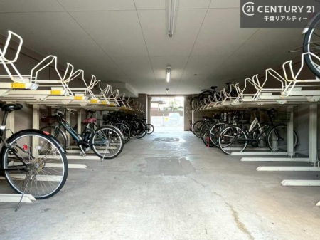 ���̑����p�� ���p�����E���֏�ł��B
���]�Ԃ�����΍s���͈͂��L���肨�o�����֗��ł��I�󂫏󋵂Ɋւ��Ă͂��C�y�ɂ��₢���킹��������