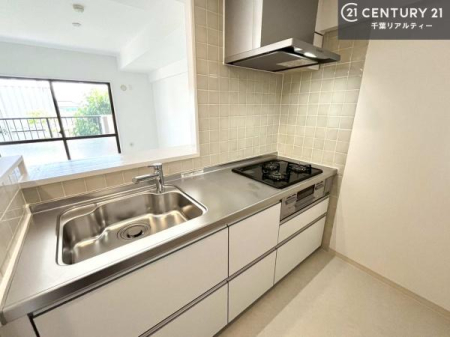 �L�b�`�� ��Ƃ肠�钲���X�y�[�X�ō�Ƃ����₷�����K�ȃL�b�`���ł��I
���q�l�ƈꏏ�ɂ��َq������y���߂�L�X�X�y�[�X�ł��B�y�����������ԂɂȂ肻���ł��ˁI