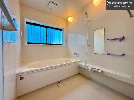 ���� �������������l�̕��͋C�̃o�X���[���́A�����o�Ă��ăo�X�^�C�����[���I
���d���撣���Ă��邲�J���ɂ��D�݂̓����̓����܂����āA�y����ł݂Ă͂������ł��傤���H