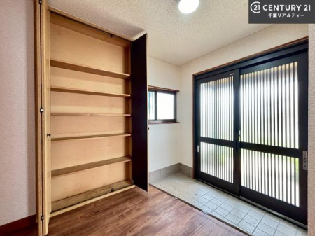 ���� �V���[�Y�{�b�N�X�t���Ȃ̂ŁA���ւ��Еt�����|�������₷���ł��I
�X�b�L���������ւŌ˂��J�����u�ԁA�������̂���S�n������Ԃ��o�}���Ă���܂��B
