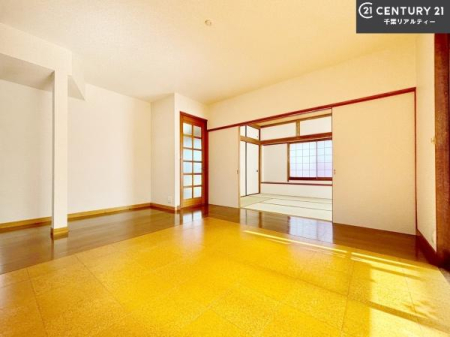 ���r���O �D�����z���܂肪���r���O����ł���ċ��S�n�̗ǂ���Ԃ����o���Ă���܂��I
���R�ƉƑ����W����b��������S�n�悢��ԁI