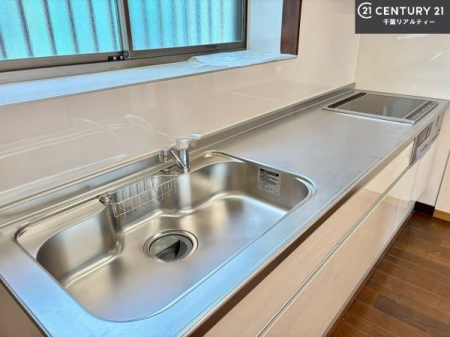 �L�b�`�� ���C�h�ȃV���N�ł��ˁI�������˂ɂ������������₷���Ǝ����y�X�d�l�̃V�X�e���L�b�`���ł��I
�f�U�C�����Ƌ@�\�������˂��L�b�`���Ő�����������܂��ˁI