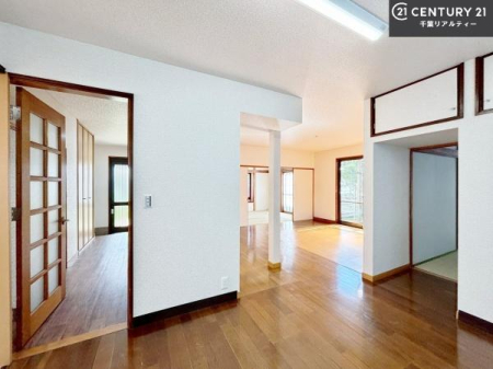 ���r���O �S�n�ǂ����r���O�͉Ƒ������R�ƏW�܂�܂��B�Ƒ��c�R�̎��Ԃ����������ł��B���Ƒ��ƁA����w�[���������Ԃ��߂��������ł��ˁB���邭�J���I�ȋ�Ԃł��B