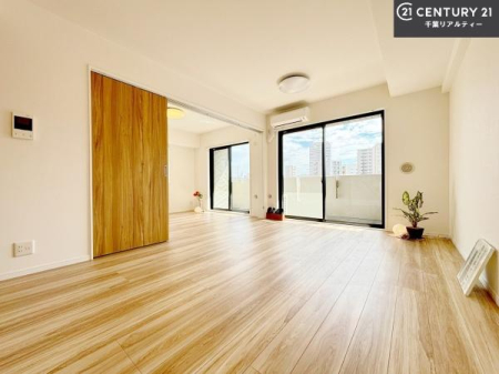 ���r���O �J�����̂���L�XLDK�I�\�t�@�[��_�C�j���O�e�[�u����u���Ă������ɂȂ�Ȃ��̂ŉ��K�ɉ߂����܂��I�R�~���j�P�[�V���������₷�����r���O�ł��I