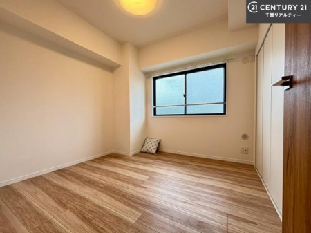 �m�� ���[�X�y�[�X�����Ă��܂��I�������X�b�L�����ڂ��鎖���ł��܂��ˁB
�Ƌ��I�΂Ȃ��V���v���ȃf�U�C���ׁ̈A�Ƌ��I�΂����C�ɓ���̋�ԍ�肪�ł������ł��ˁB