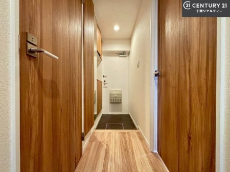 ���� �V���[�Y�{�b�N�X�t���Ȃ̂ŁA���ւ��Еt�����|�������₷���ł��I
�X�b�L���������ւŌ˂��J�����u�ԁA�������̂���S�n������Ԃ��o�}���Ă���܂��B
