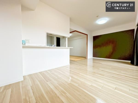 ���r���O �J�����̂���L�XLDK�I�\�t�@�[��_�C�j���O�e�[�u����u���Ă������ɂȂ�Ȃ��̂ŉ��K�ɉ߂����܂��I�R�~���j�P�[�V���������₷�����r���O�ł��I