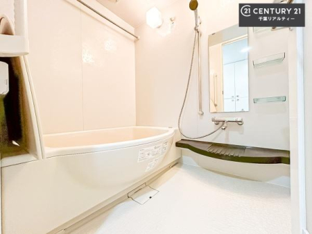 ���� ������Ƃ����������̂���o�X���[���I���K�ȃo�X�^�C��������܂��I
1���̔�����������Ɩ����Ă����f�G�ȃ����N�[�[�V������ԂɂȂ肻���ł��ˁB