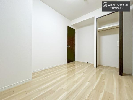 �q������ ���[�X�y�[�X���t���Ă���̂ŁA�}�ȗ��q���ł��U�炩��������������T�b�ƕЂÂ����đ�ϕ֗��ł��I�ǖʂ��L�X���Ă���̂ŁA�׋�����x�b�h�̒u����ɍ���܂���I