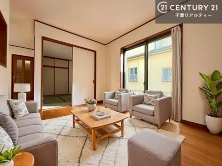 ���r���O ��؂ȉƑ����W�܂邩�炱��LDK�ɂ͂�����肽���B
�q�����������C�ɏ΂��Ȃ��瑖�����Ă���p�����������u�L���Ƃɂ��ėǂ������v�Ǝv���u�Ԃł��B