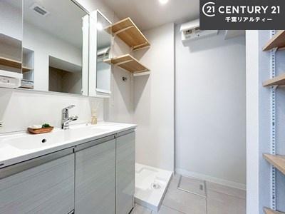 ���ʑ�E���ʏ� �O�ʋ��d�l�̐��ʏ��́A�g�����Ȃ݂����₷������I���͎��[�ɂȂ��Ă��܂��B�h���C���[�₨���ϓ����Еt������̂Ő��ʑ������X�b�L���ƌ����邱�Ƃ��o���܂��I