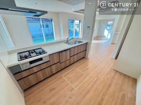 �L�b�`�� ��l�C�̑Ζʎ��V�X�e���L�b�`�����̗p���Ă��܂��I���Ƒ��̃R�~���j�P�[�V���������R�Ƒ�����݌v�ł��B
���q�l�ɂ��ڂ��͂��̂Ŋ������ł��ˁB�L�X�g���ĉ��K�ɍ�Ƃ��i�݂܂��B