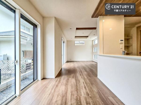 ���r���O �D�����z���܂肪���r���O����ł���ċ��S�n�̗ǂ���Ԃ����o���Ă���܂��I
���났�̎��Ԃ��߂����܂��I