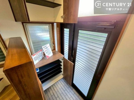 ���� �X�b�L���������ւŌ˂��J�����u�ԁA�������̂���S�n������Ԃ��o�}���Ă���܂��B