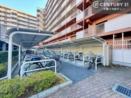 ���̑����p�� ���֏ꊮ���ŁA���q���܂̎��]�Ԃ�ʋΗp�̎��]�Ԃ����S���Ēu���܂��B���Ƒ��ɂ����ꂵ���֗��Ȑݔ��ł��B