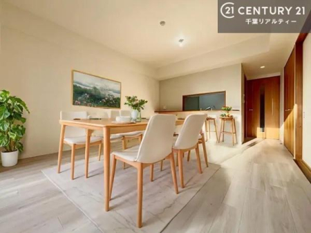 ���r���O �Ƌ��CG�p�[�X�ł��B�S�n�ǂ����r���O�͉Ƒ������R�ƏW�܂�܂��B�Ƒ��c�R�̎��Ԃ����������ł��B���Ƒ��ƁA����w�[���������Ԃ��߂��������ł��ˁB���邭�J���I�ȋ�Ԃł��B