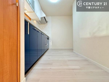 �L�b�`�� ��Ƃ肠�钲���X�y�[�X�ō�Ƃ����₷�����K�ȃL�b�`���ł��I
���q�l�ƈꏏ�ɂ��َq������y���߂�L�X�X�y�[�X�ł��B�y�����������ԂɂȂ肻���ł��ˁI