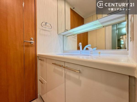 ���ʑ�E���ʏ� �O�ʋ��d�l�̐��ʏ��́A�g�����Ȃ݂����₷������I���͎��[�ɂȂ��Ă��܂��B�h���C���[�₨���ϓ����Еt������̂Ő��ʑ������X�b�L���ƌ����邱�Ƃ��o���܂��I