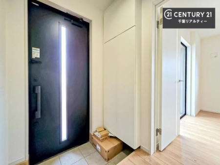 ���� �V���[�Y�{�b�N�X�t���Ȃ̂ŁA���ւ��Еt�����|�������₷���ł��I
�X�b�L���������ւŌ˂��J�����u�ԁA�������̂���S�n������Ԃ��o�}���Ă���܂��B
