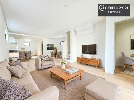 ���r���O �Ƌ��CG�p�[�X�ł��B�J�����̂���L�XLDK�I�\�t�@�[��_�C�j���O�e�[�u����u���Ă������ɂȂ�Ȃ��̂ŉ��K�ɉ߂����܂��I�R�~���j�P�[�V���������₷�����r���O�ł��I