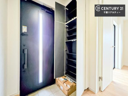 ���� �V���[�Y�{�b�N�X�t���Ȃ̂ŁA���ւ��Еt�����|�������₷���ł��I
�X�b�L���������ւŌ˂��J�����u�ԁA�������̂���S�n������Ԃ��o�}���Ă���܂��B
