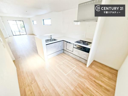 �L�b�`�� ��Ƃ肠�钲���X�y�[�X�ō�Ƃ����₷�����K�ȃL�b�`���ł��I
���q�l�ƈꏏ�ɂ��َq������y���߂�L�X�X�y�[�X�ł��B�y�����������ԂɂȂ肻���ł��ˁI