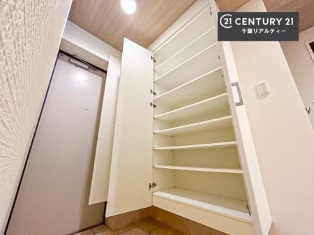 ���� �V���[�Y�{�b�N�X�t���Ȃ̂ŁA���ւ��Еt�����|�������₷���ł��I
�X�b�L���������ւŌ˂��J�����u�ԁA�������̂���S�n������Ԃ��o�}���Ă���܂��B
