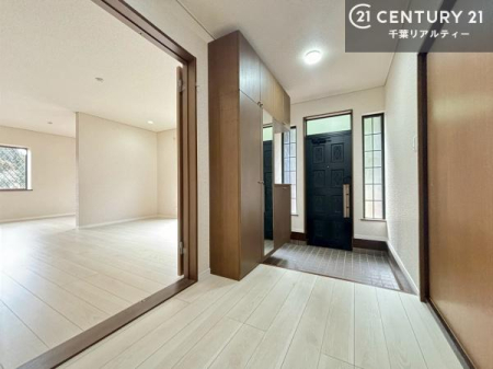 ���� �V���[�Y�{�b�N�X�t���Ȃ̂ŁA���ւ��Еt�����|�������₷���ł��I
�X�b�L���������ւŌ˂��J�����u�ԁA�������̂���S�n������Ԃ��o�}���Ă���܂��B
