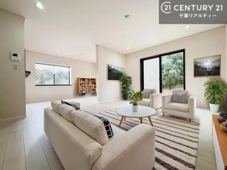 ���r���O �Ƌ��CG�p�[�X�ł��B��؂ȉƑ����W�܂邩�炱��LDK�ɂ͂�����肽���B
�q�����������C�ɏ΂��Ȃ��瑖�����Ă���p�����������u�L���Ƃɂ��ėǂ������v�Ǝv���u�Ԃł��B