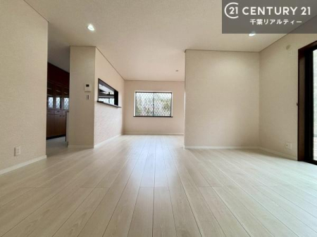 ���r���O �S�n�ǂ����r���O�͉Ƒ������R�ƏW�܂�܂��B�Ƒ��c�R�̎��Ԃ����������ł��B���Ƒ��ƁA����w�[���������Ԃ��߂��������ł��ˁB