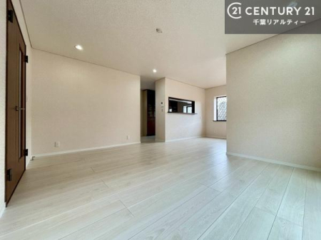 ���r���O �D�����z���܂肪���r���O����ł���ċ��S�n�̗ǂ���Ԃ����o���Ă���܂��I
���났�̎��Ԃ��߂����܂��I