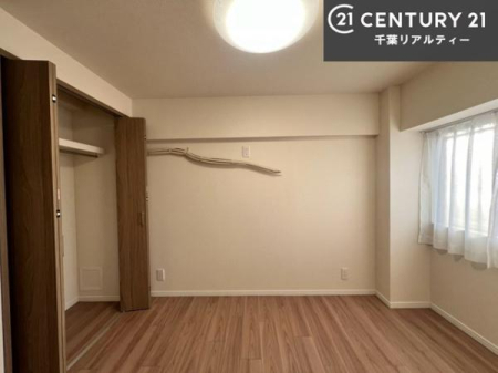 �q������ ���[�X�y�[�X���t���Ă���̂ŁA�}�ȗ��q���ł��U�炩��������������T�b�ƕЂÂ����đ�ϕ֗��ł��I�ǖʂ��L�X���Ă���̂ŁA�׋�����x�b�h�̒u����ɍ���܂���I